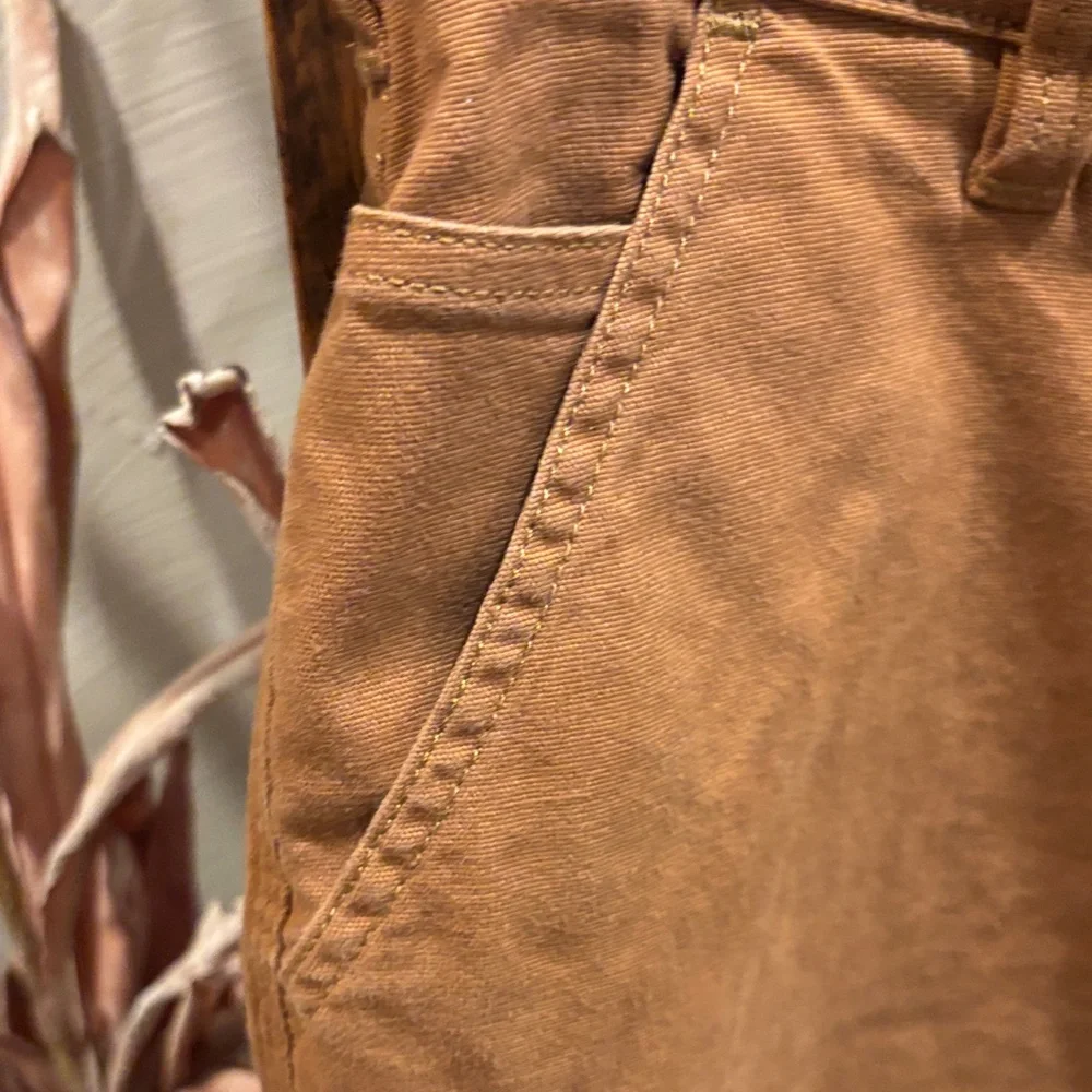 Carhartt Relaxed Fit Size 8 Short EUC - Picture 5 of 10